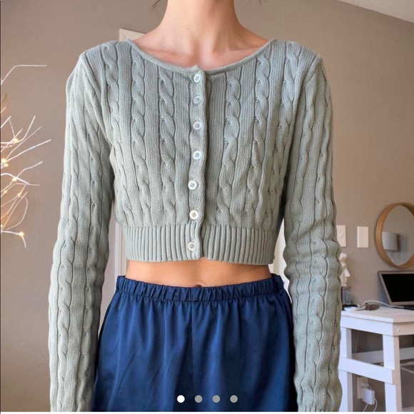 Brandy Melville Sweaters - Brandy Melville Rare Knit Sweater